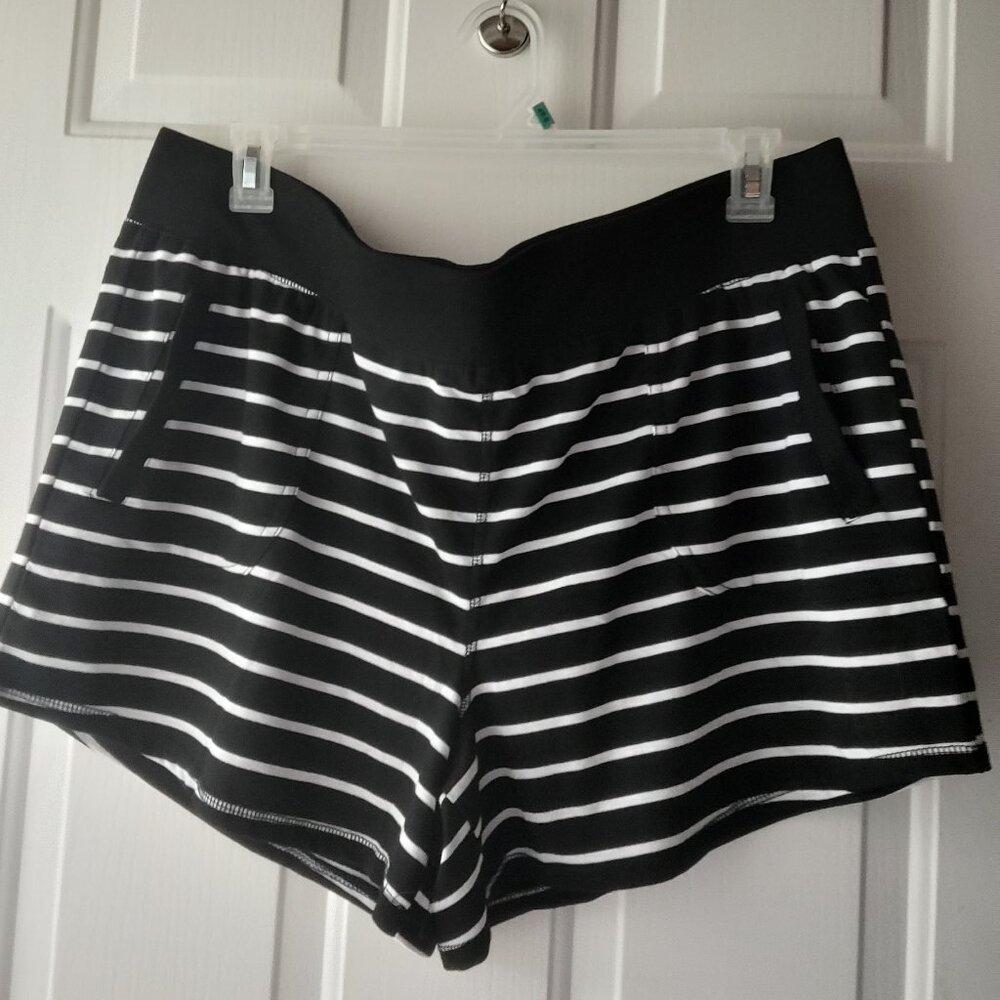 Athletic Works. Black and White striped shorts. Size XXXL (22)